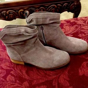 Koolaburra by UGG worn twice. Size 6.5.
